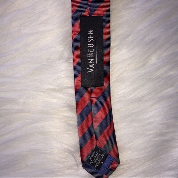 Men’s Van Heusen Navy and Red Tie - Picture 4 of 4